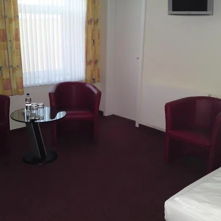 An Der Porzellan-manufaktur 2*