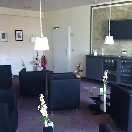 An Der Porzellan-manufaktur 2*