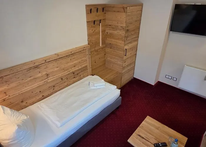 An Der Porzellan-manufaktur 2*